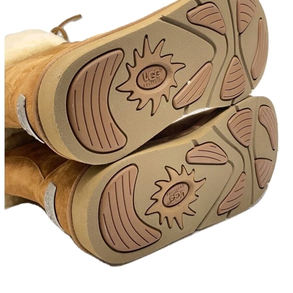 UGG Montclair 1892 White Chestnut Lace-up Fur Lined Boots Womens Size EU 37 US 6 - Picture 3 of 7